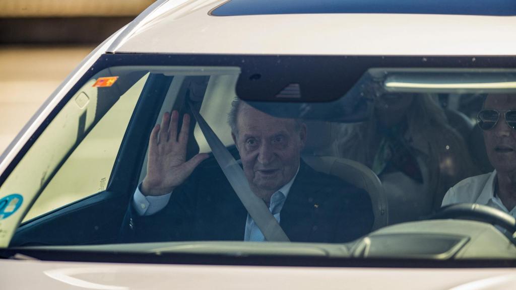 Juan Carlos I recién aterrizado en Vigo, este miércoles 26 de julio.