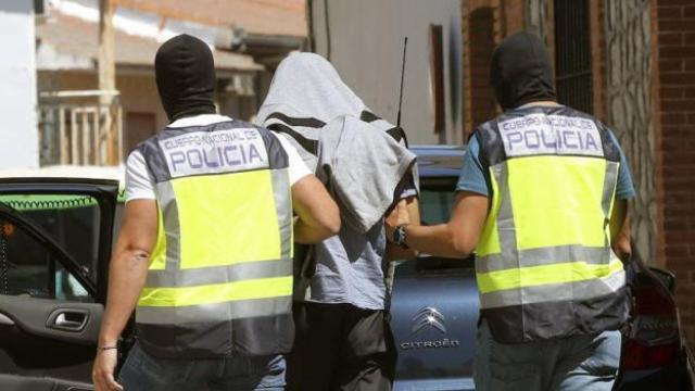 Imagen de la detención por parte de la Policía Nacional