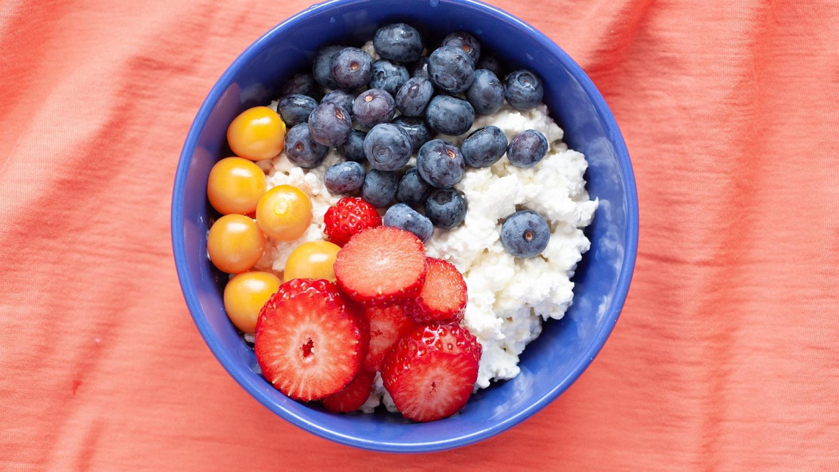 Consumirlo junto con fruta fresca o frutos secos es la opción ideal.