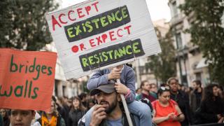 Nos están sustituyendo: qué es el Gran Reemplazo, la idea racista que desata el miedo a la inmigración en Europa