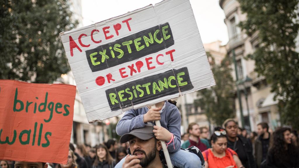 Nos están sustituyendo: qué es el Gran Reemplazo, la idea racista que desata el miedo a la inmigración en Europa