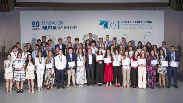 Foto de familia de los premiados.
