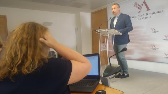 El portavoz del Grupo Parlamentario Popular, Joaquín Segado, este miércoles, en su comparecencia en la Asamblea Regional.