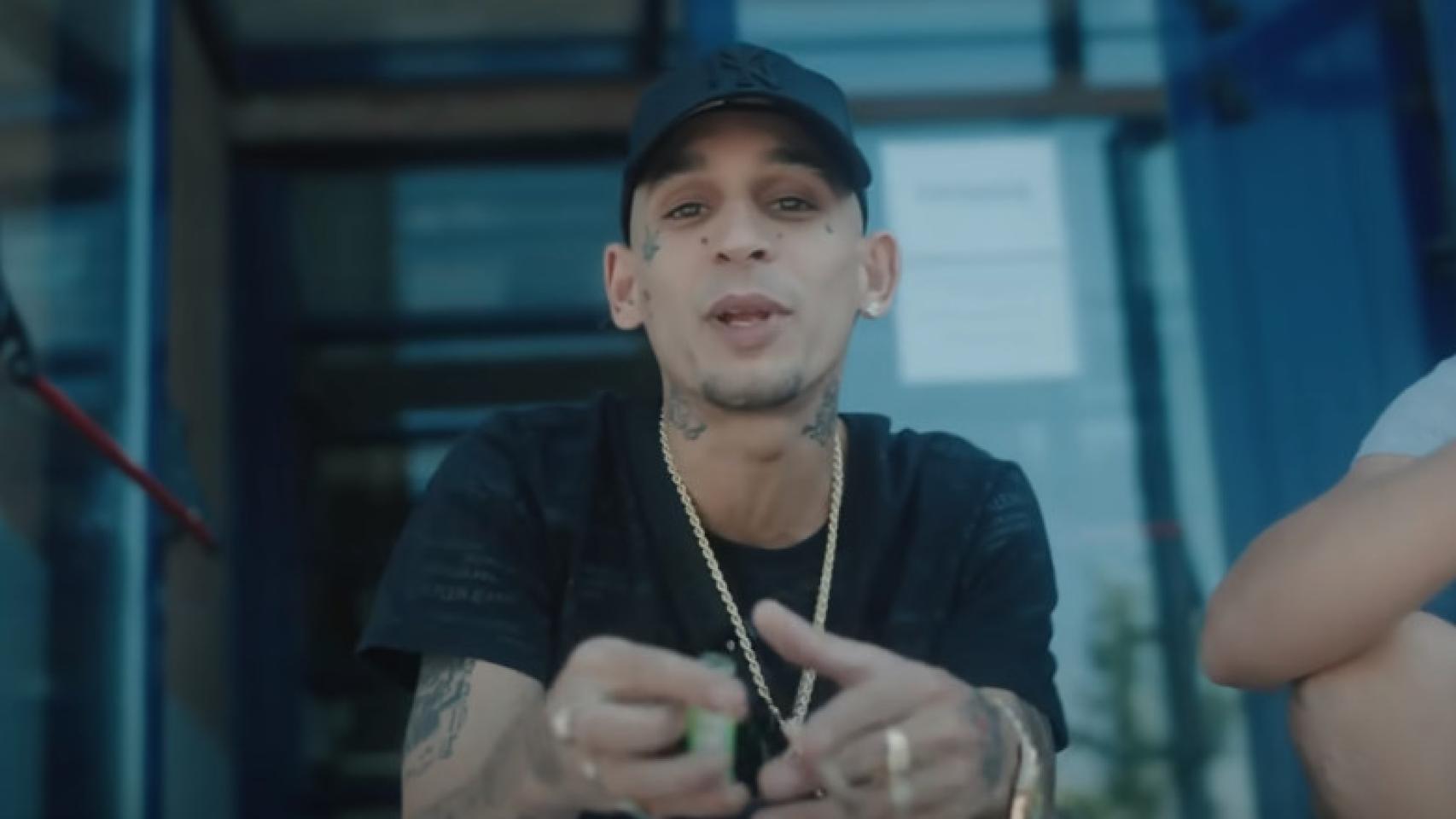 El rapero 'El Jincho' en el videoclip de su última canción 'Voto en blanco'.