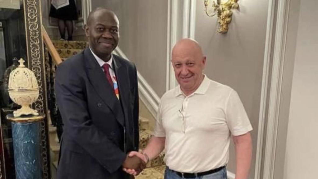El Grupo Wagner asegura que Prigozhin está en San Petersburgo y difunde una imagen como prueba