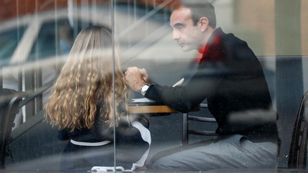 El diestro de Chiva junto a su hija menor, Bianca, en Madrid, en abril de 2021.