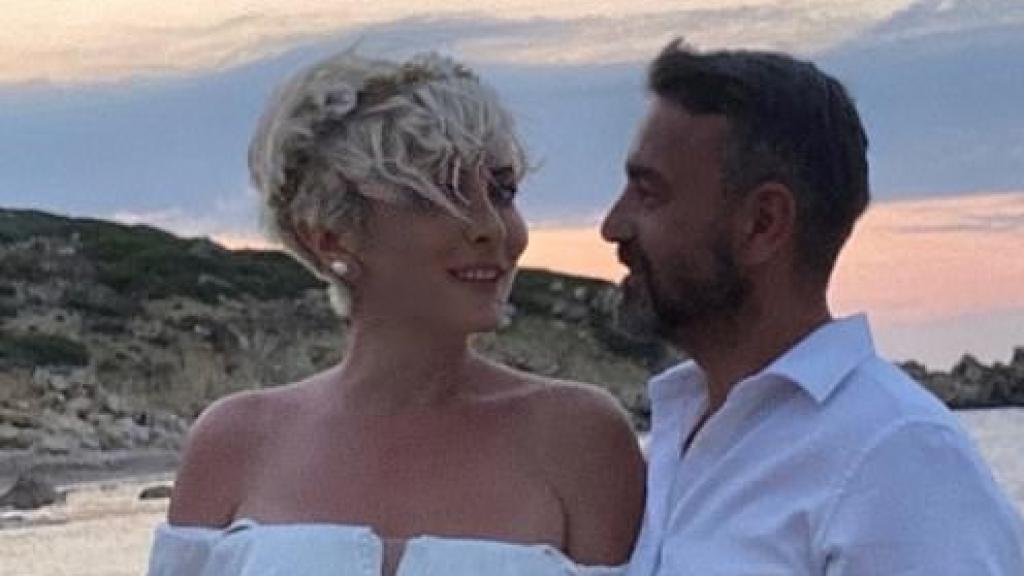 Yesim y su esposo Nzamettin Gursu el día de su boda.