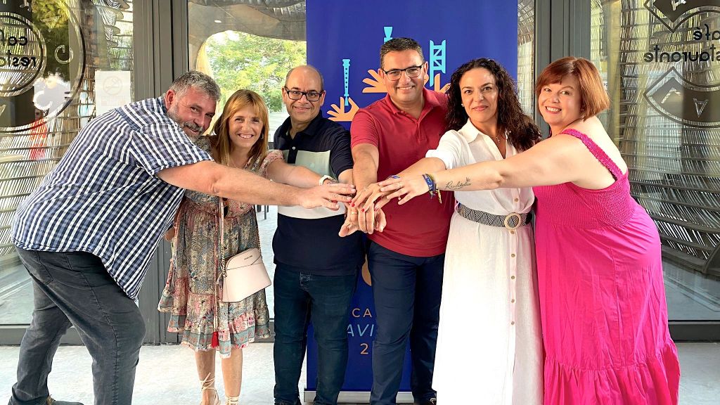 David Olivares, centro, con el equipo que aspira a gestionar la parte cultural de la Federació.