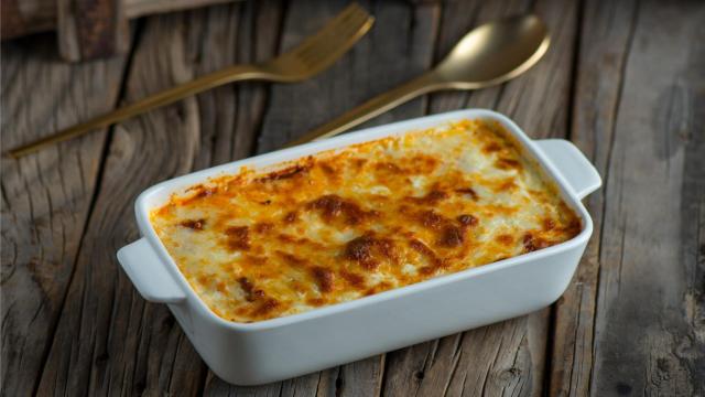 Lasaña de pollo y setas, una deliciosa receta de aprovechamiento