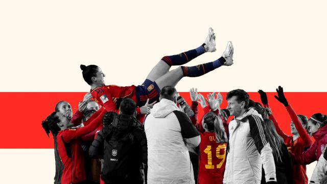 Jenni Hermoso, manteada por sus compañeras de la Selección