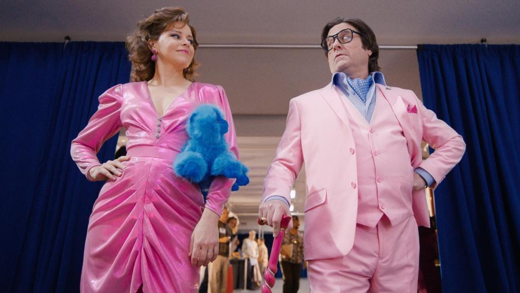Elizabeth Banks y Zach Galifianakis en un momento del filme.