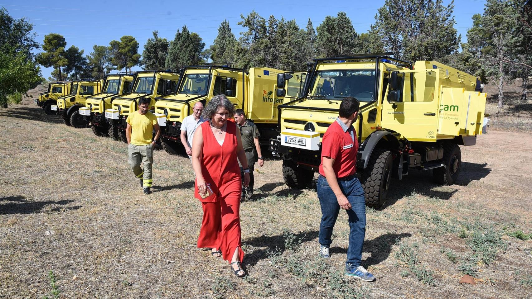 La consejera de Desarrollo Sostenible de Castilla-La Mancha, Mercedes Gómez, visita el Centro Operativo Regional de Incendios
