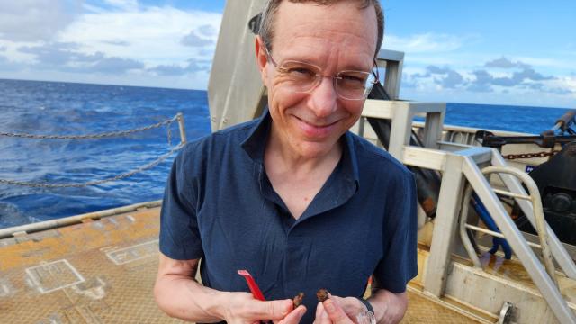 El científico israelí es director del Proyecto Galileo y miembro del Consejo de Asesores del Presidente sobre Ciencia y Tecnología de la Casa Blanca