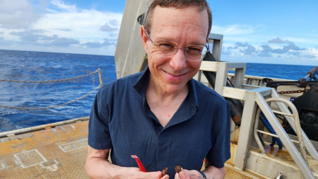 El científico israelí es director del Proyecto Galileo y miembro del Consejo de Asesores del Presidente sobre Ciencia y Tecnología de la Casa Blanca