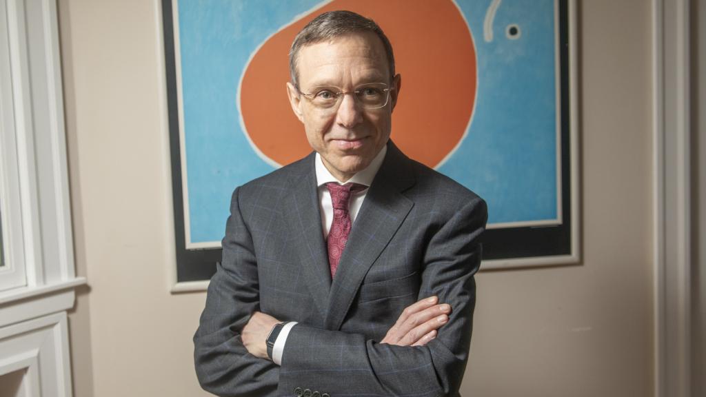 El doctor Avi Loeb durante una sesión de fotos en Harvard