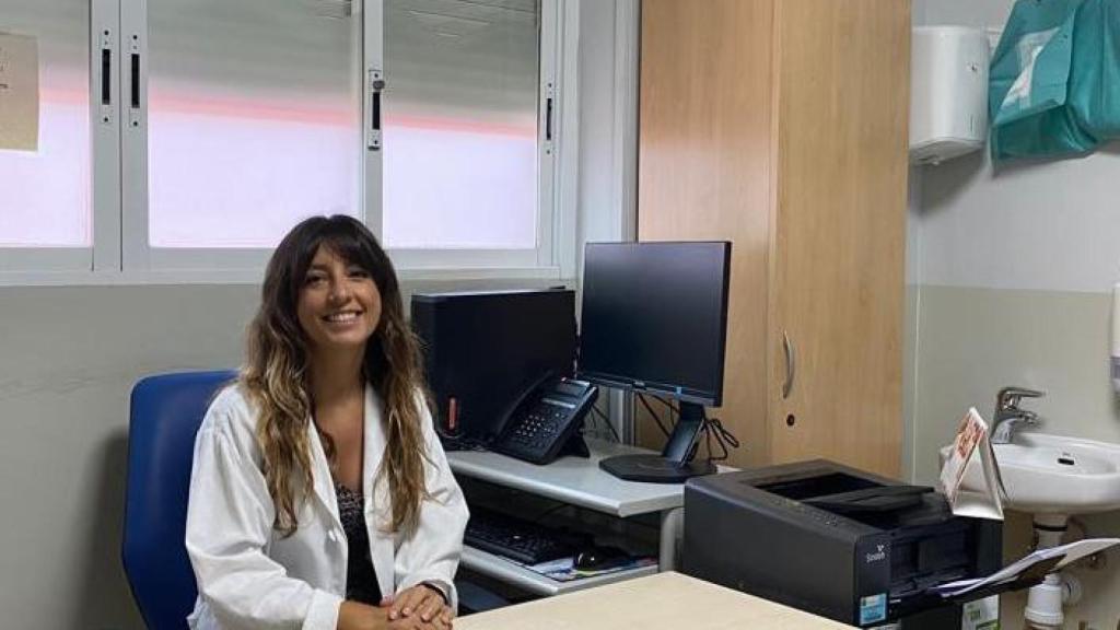 La doctora María Muñoz en su consulta.