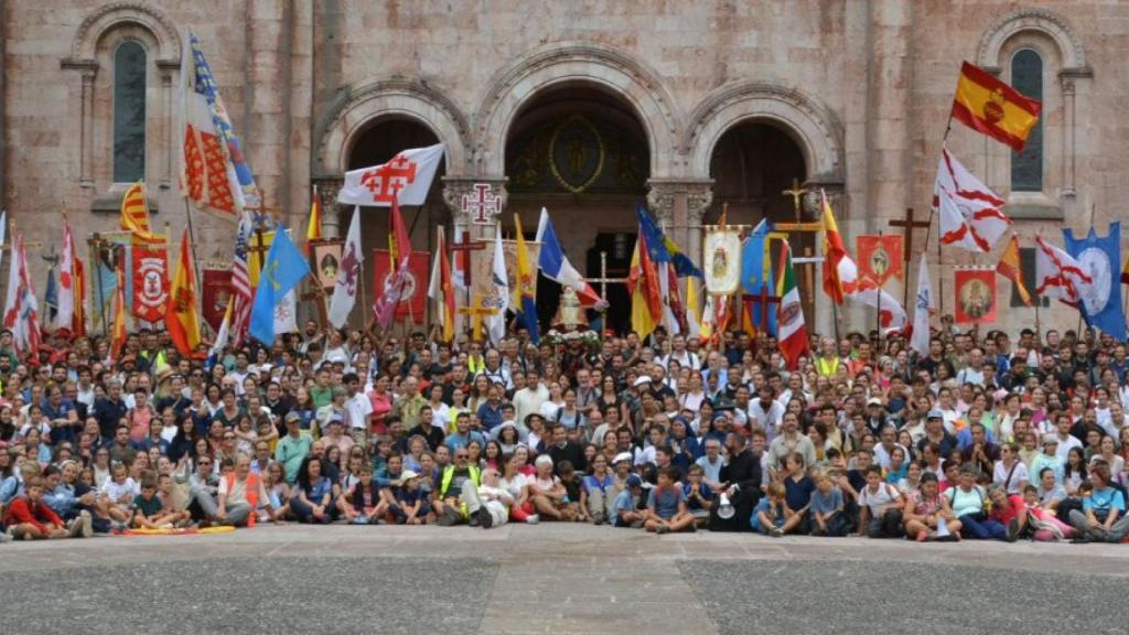Foto final de la peregrinación en la Basílica de Covadonga.
