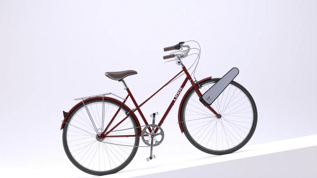 Una bicicleta tradicional con CLIP instalado en la rueda delanera