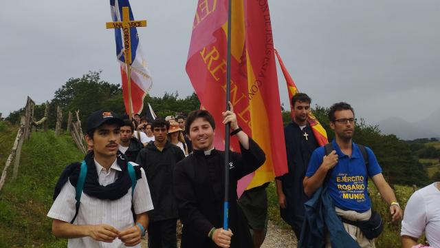 El padre Pablo Pich durante la peregrinación de Nuestra Señora de la Cristiandad.