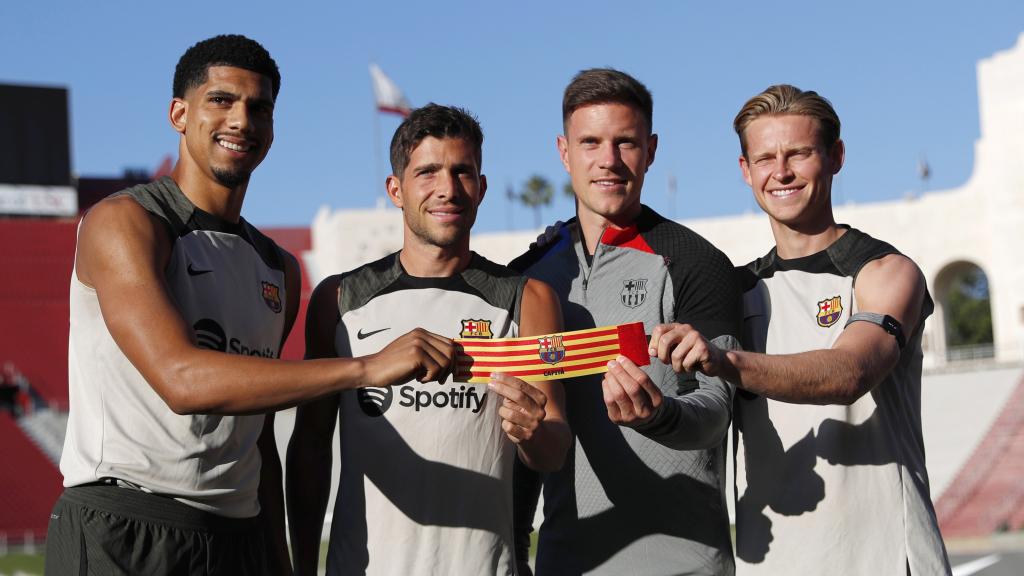 Sergi Roberto, al frente de los cuatros capitanes del FC Barcelona