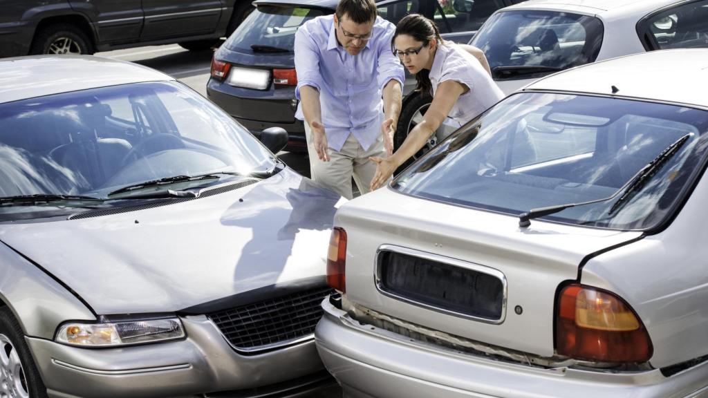 ¿Qué debo hacer si sufro un golpe en mi coche o vehículo? Un experto en derecho lo explica