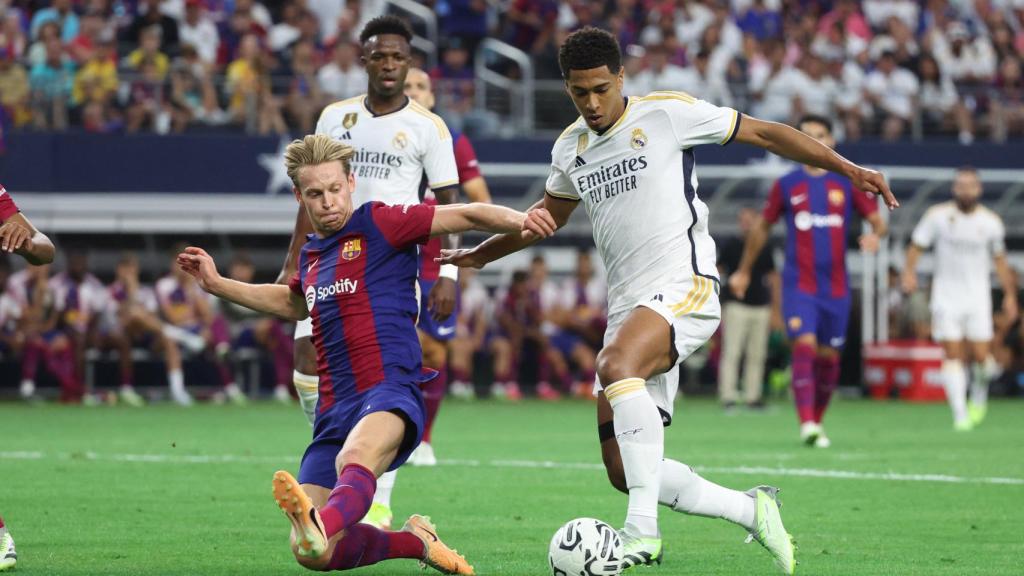De Jong, ante Bellingham.
