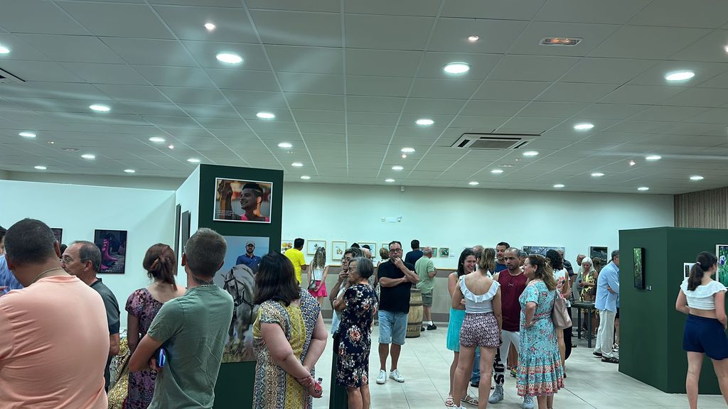 Muchos vecinos asistieron a la inauguración de la exposición