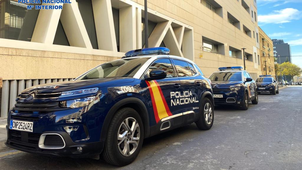 La Policía Nacional detiene en Alicante a un hombre acusado de hurto continuado en su fábrica.
