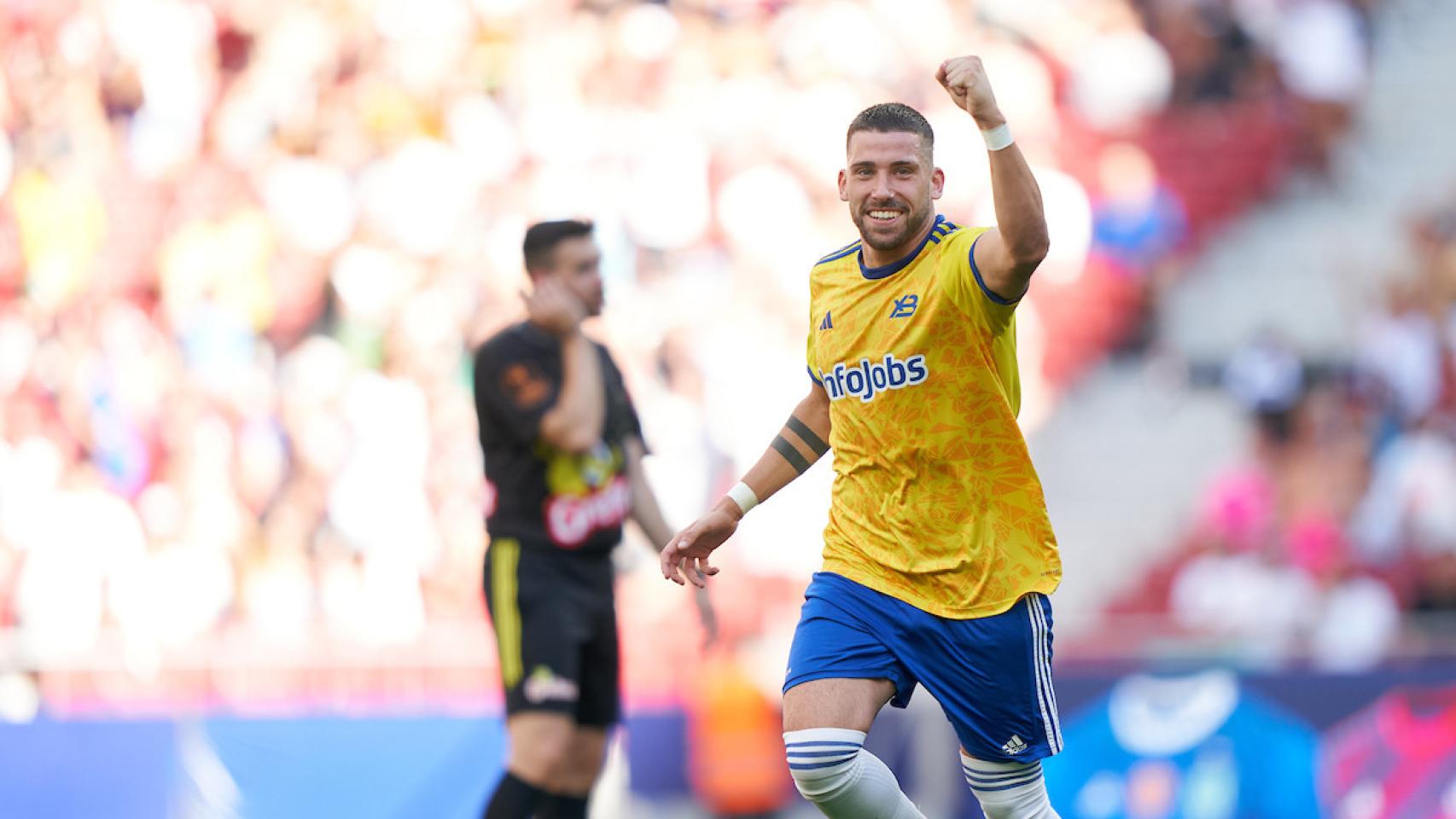 Roger Carbó celebra uno de sus 5 goles del día