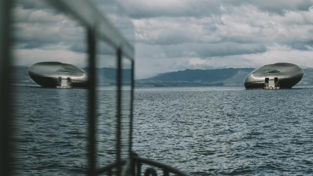 Así es la llegada en barco al restaurante Iris en Noruega