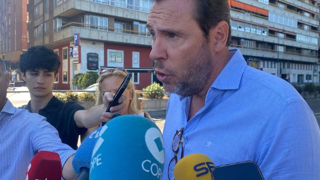 El secretario general del PSOE de Valladolid, Óscar Puente, en una rueda de prensa