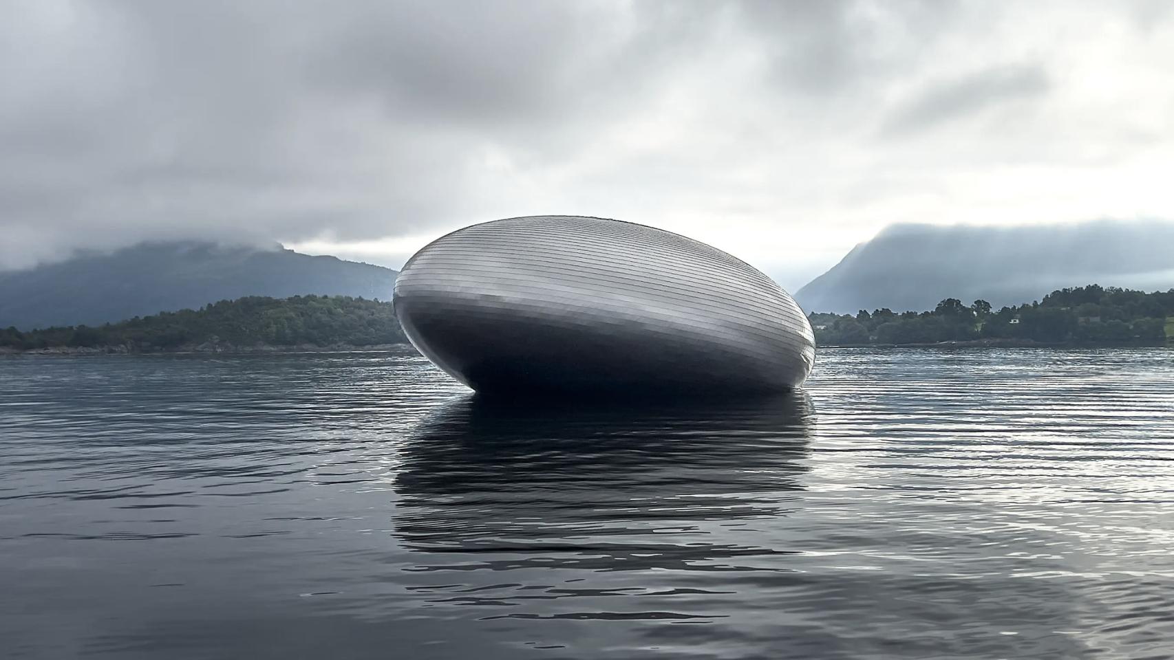El espectacular restaurante flotante situado en medio de un fiordo que recuerda a El Menú