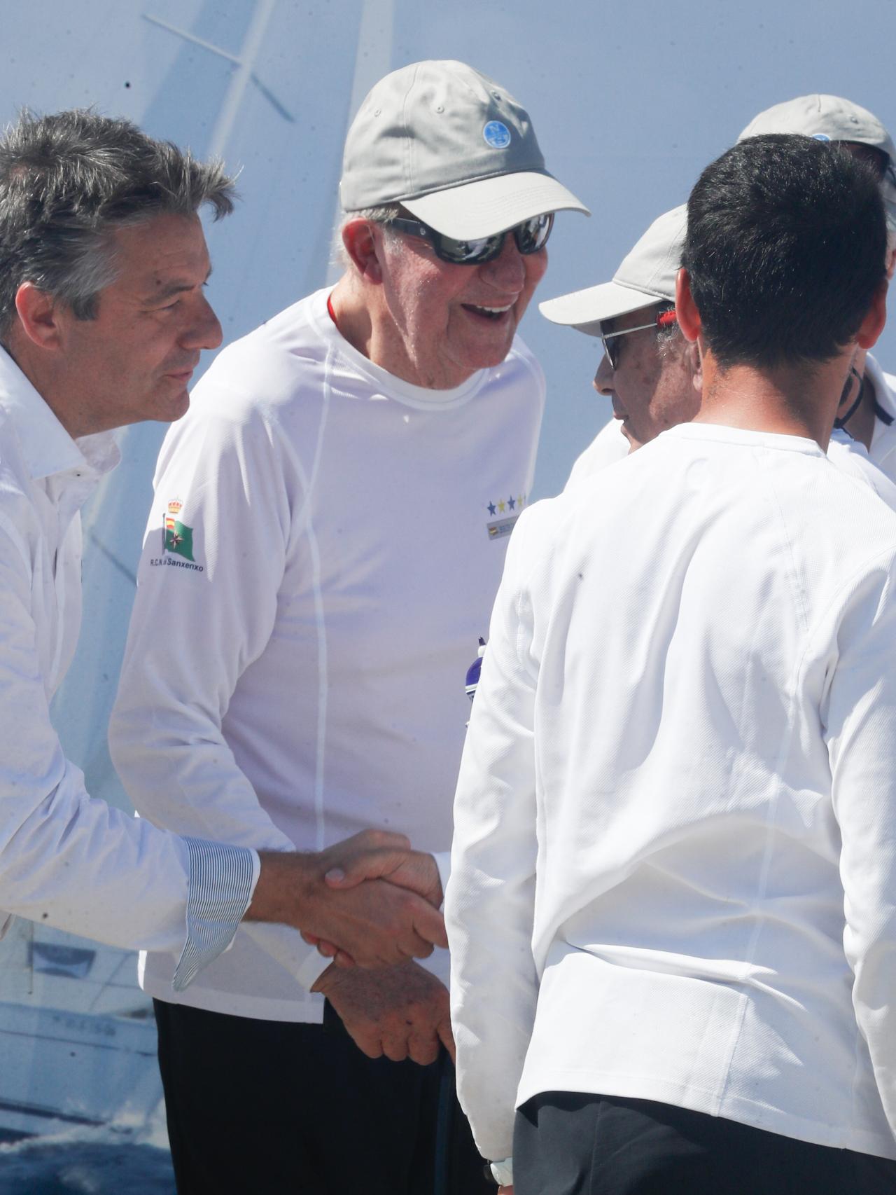 El rey Juan Carlos se mostró visiblemente contento tras su triunfo a bordo del Bribón.