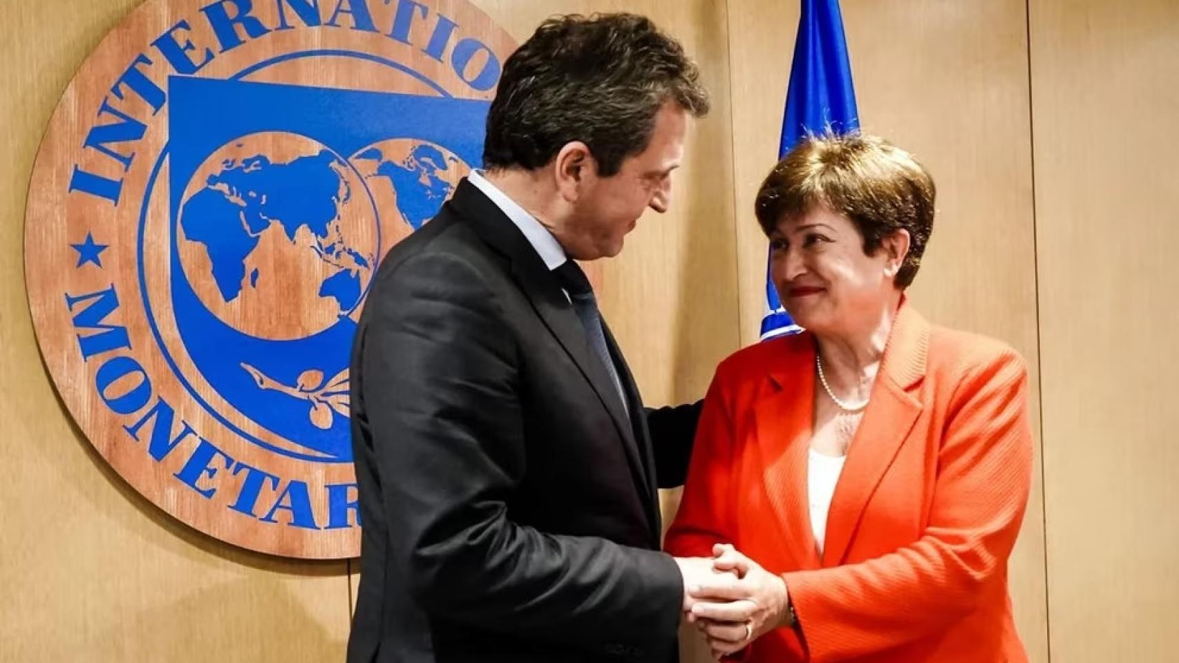 Sergio Massa, ministro de Economía de Argentina, con Kristalina Georgieva, la directora del FMI.