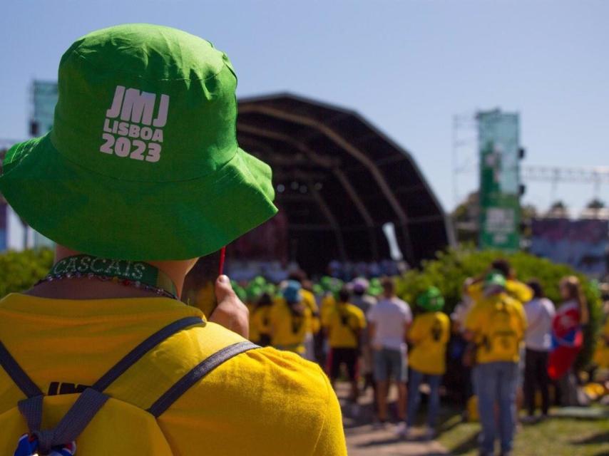 Un joven con un sombrero en los días previos a la JMJ de Lisboa.