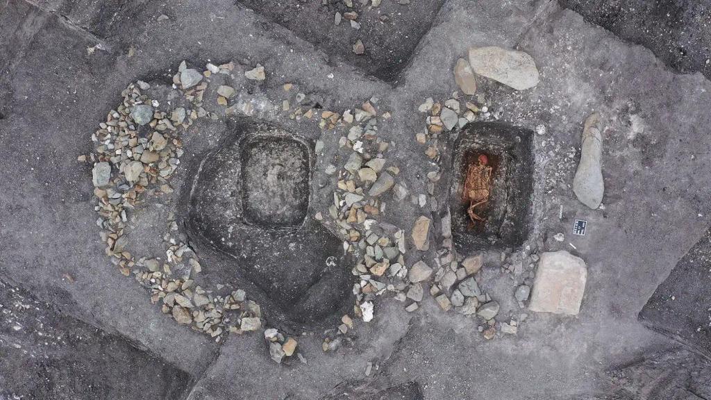 Imagen aérea de la tumba de un jinete prehistórico hallada en Bulgaria.