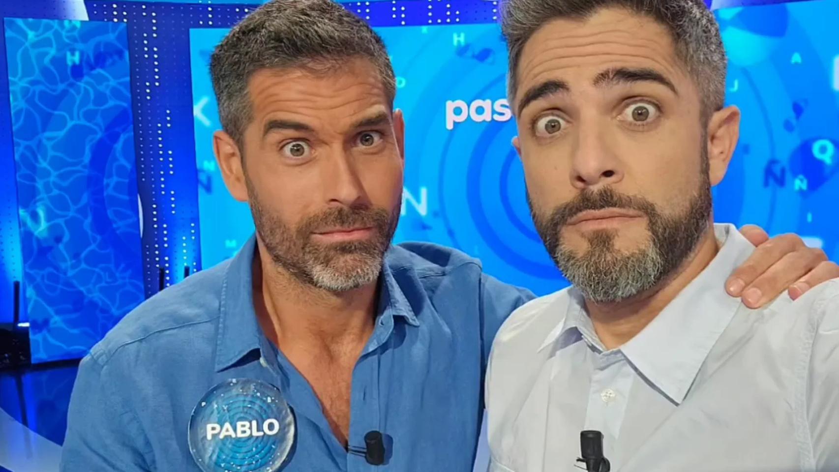 Pablo Ojeda junto a Roberto Leal en ‘Pasapalabra’.