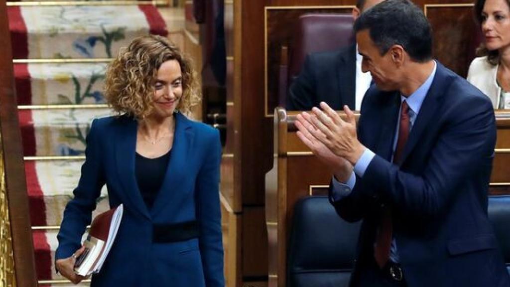 Meritxell Batet, presidenta del Congreso, y Pedro Sánchez, en el hemiciclo.