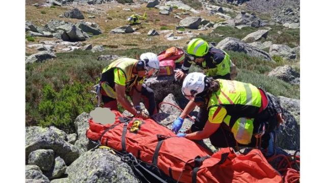 Servicios sanitarios ayudan al montañero