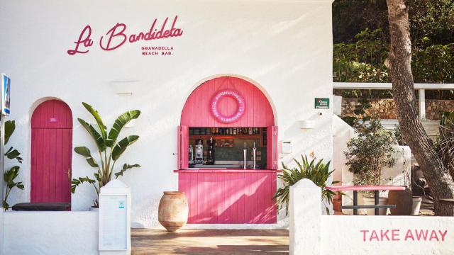 La fachada del restaurante La Bandideta en Jávea.