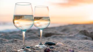 7 vinos salinos (que no salados) para disfrutar del mar en la copa