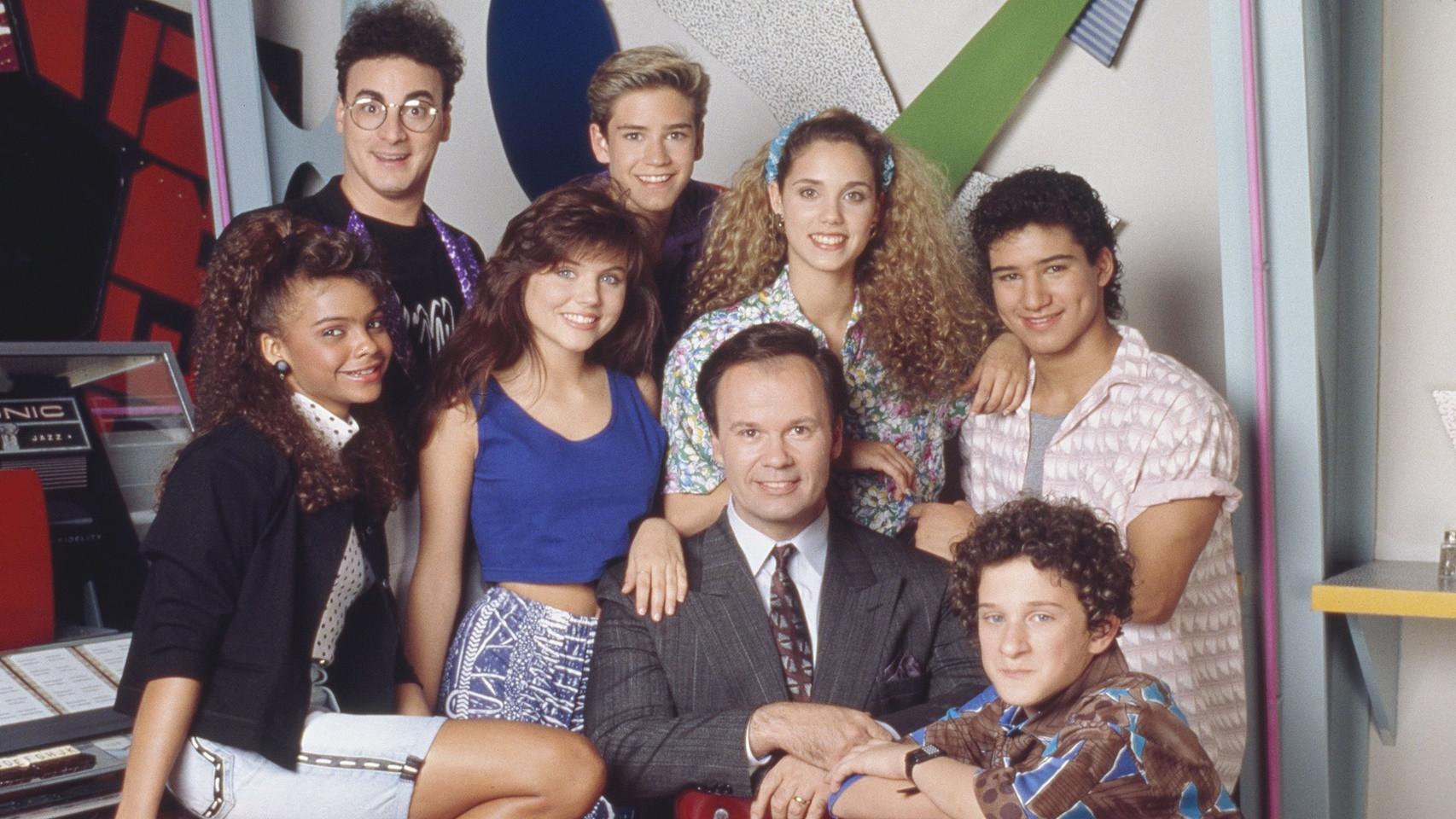 Así han cambiado las mañanas de verano en TV: de series en los 90 a programas de actualidad