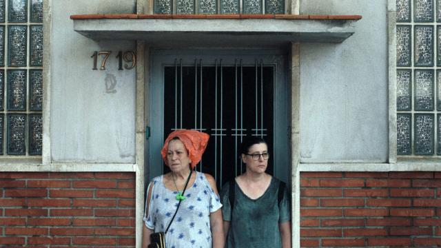Rosario Ortega (Antonia) y María Luengo (Carmen) en 'La imatge permanent', de Laura Ferrés.