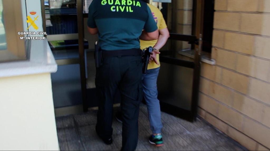 Detenidas Un Centenar De Personas Por Estafar Más De Un Millón De Euros Mediante Sms Fraudulentos