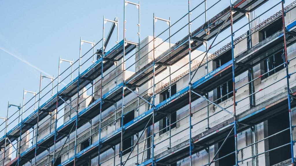 Construcción edificio con hormigón