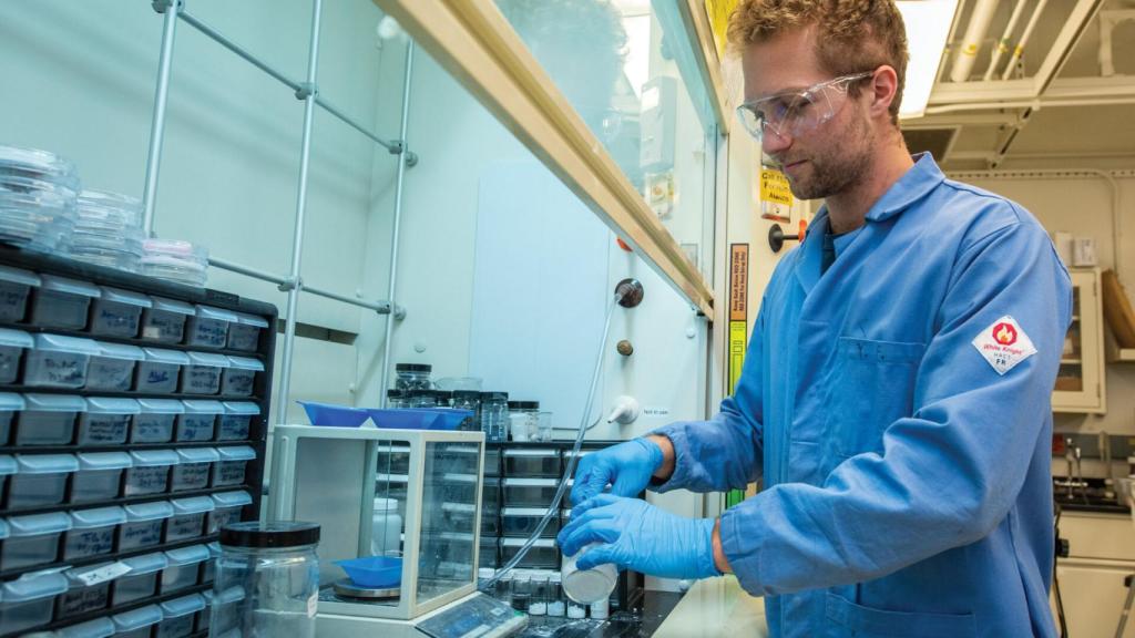 El ingeniero mecánico Drew Lilley en el Berkeley Lab