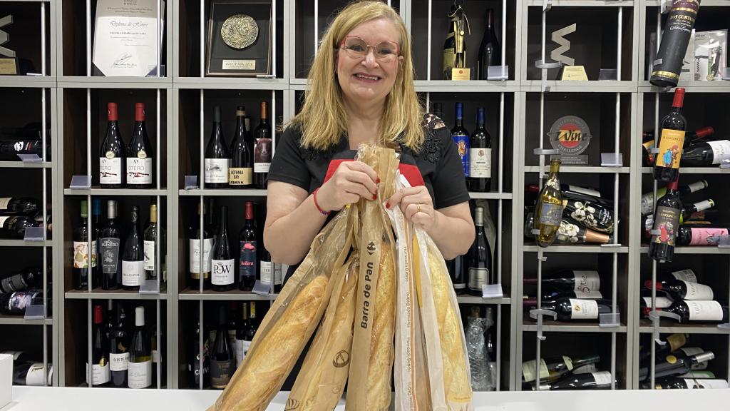 Las cinco barras de pan analizadas por la experta sensorial Carmen Garrobo, directora de la Escuela Española de Cata.