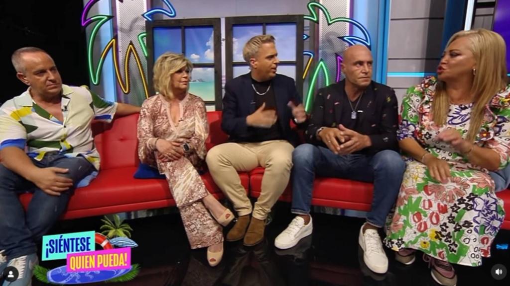 Terelu Campos con Víctor Sandoval, Kiko Matamoros y Belén Esteban en 'Siéntese quien pueda'.