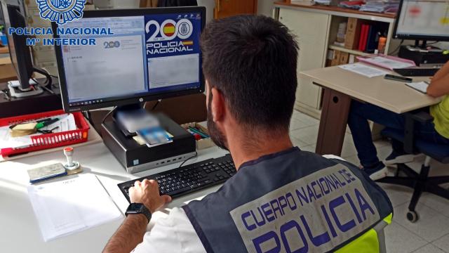 Un agente de la Policía en imagen de archivo.