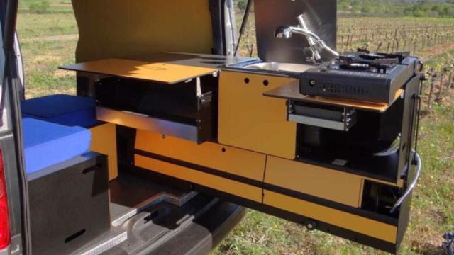 El invento colocado en una caravana.